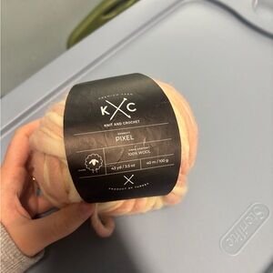 K+C Pixel Wool Yarn Solid Blush